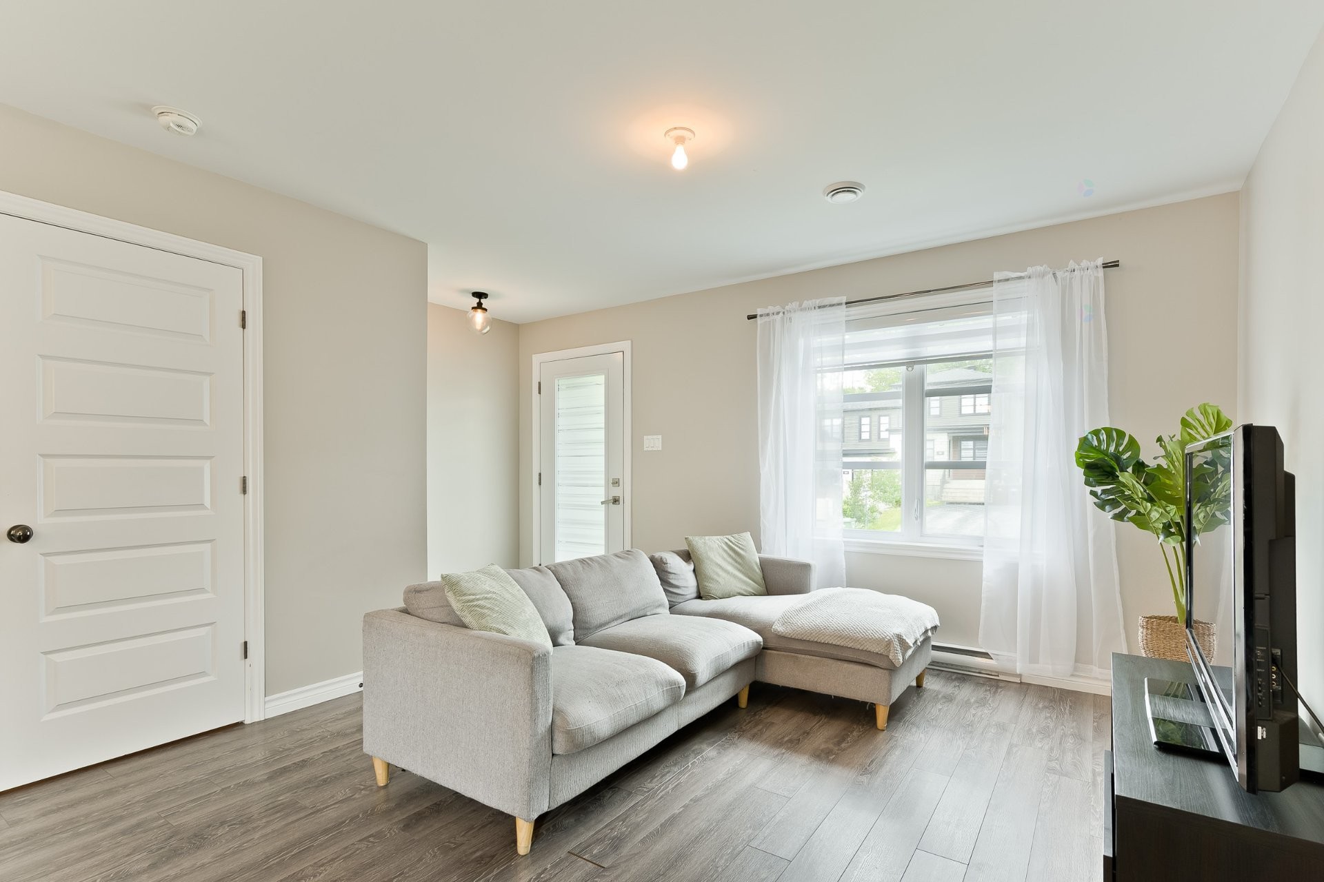 Salon - 95 Rue Raymond-Auger, Sherbrooke (Brompton/Rock Forest/Saint-Élie/Deauville), QC - Indoor Photo Showing Living Room