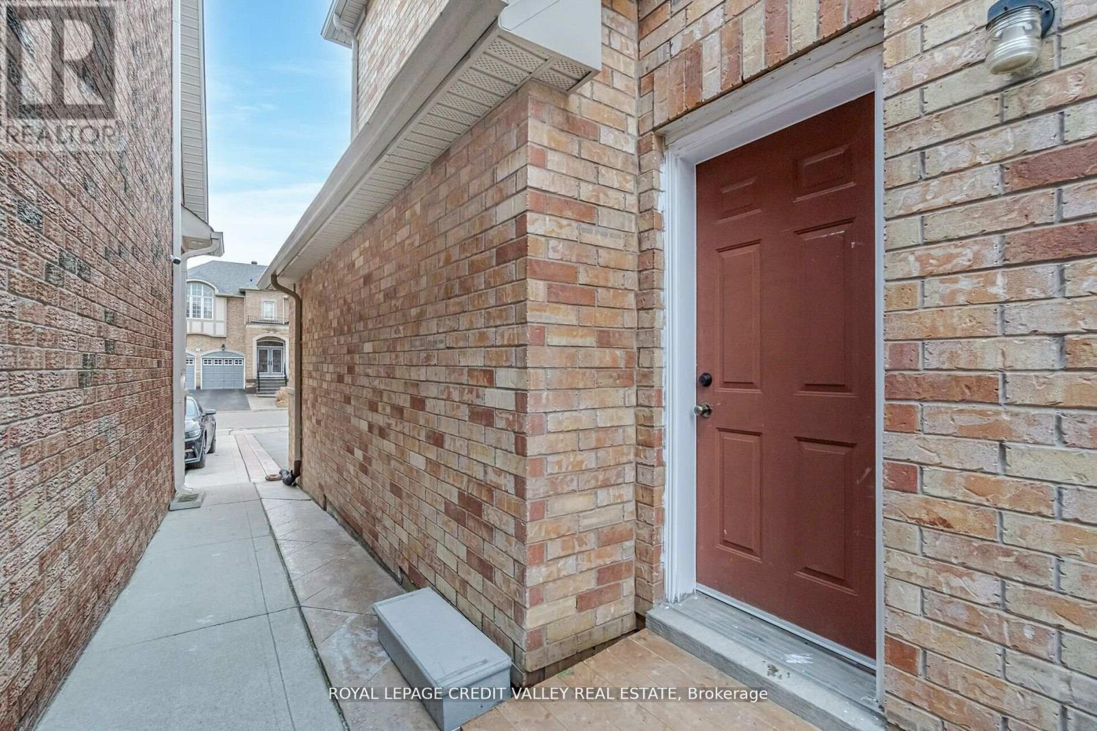 18 Trailhead Crescent, Brampton, ON
