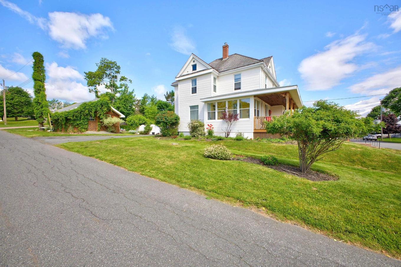 112 Herbert Street, New Glasgow, NS - Outdoor With Facade