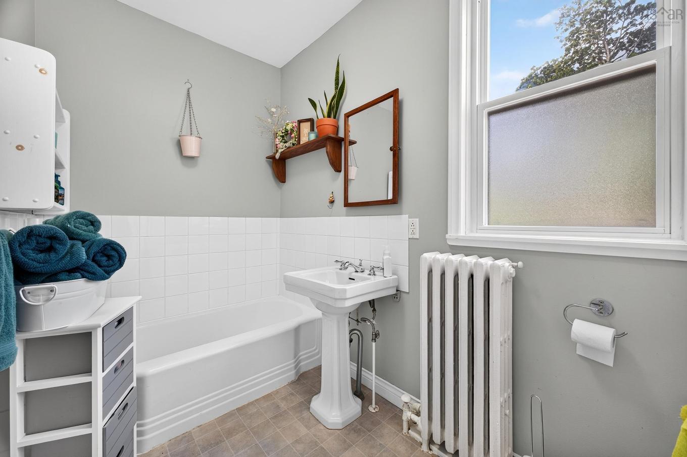 112 Herbert Street, New Glasgow, NS - Indoor Photo Showing Bathroom