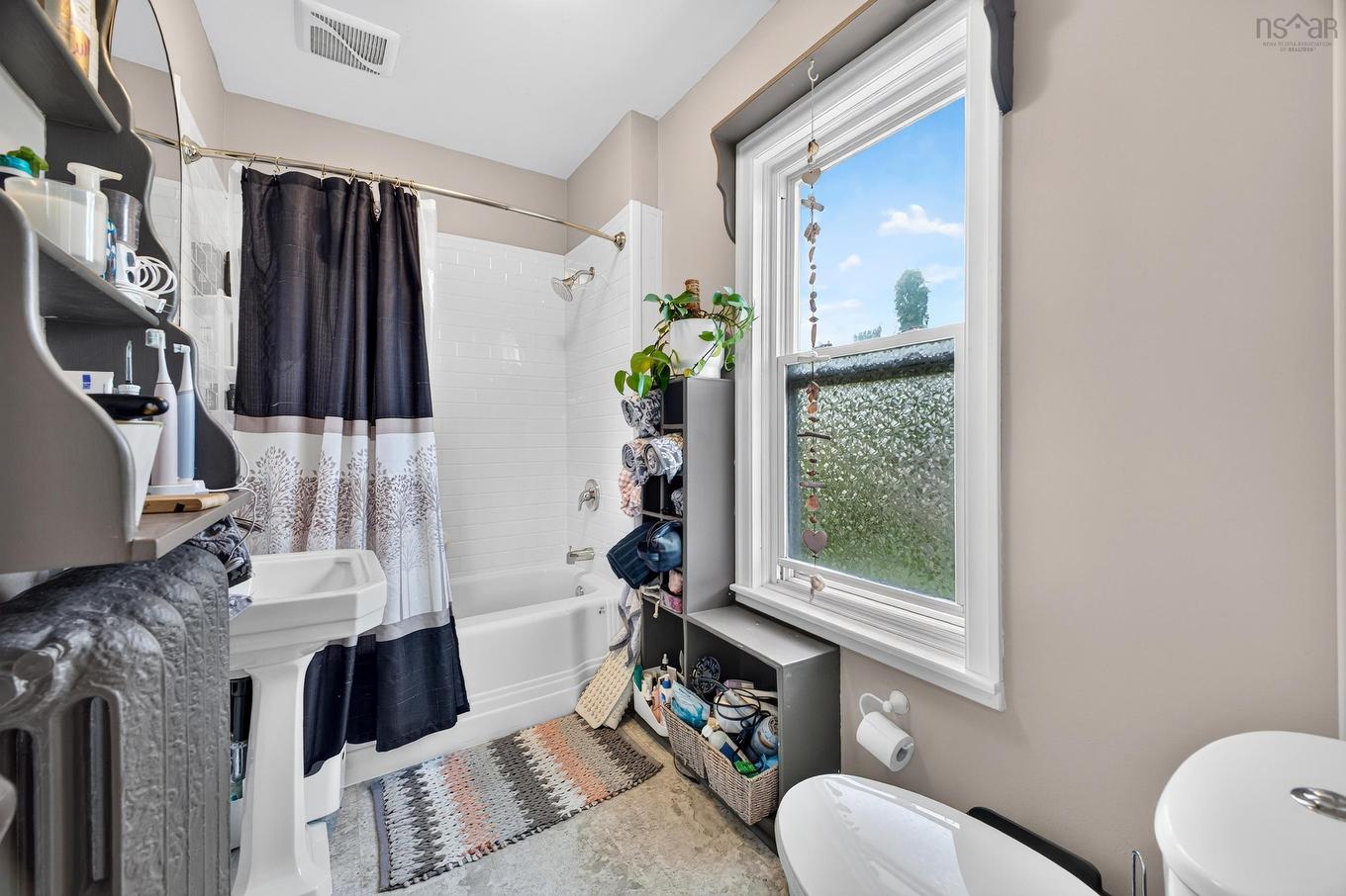 112 Herbert Street, New Glasgow, NS - Indoor Photo Showing Bathroom