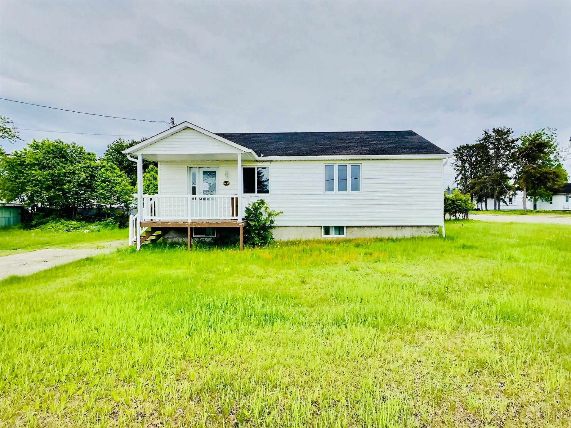 Front of Structure - 38 2E Avenue, Chapais, QC