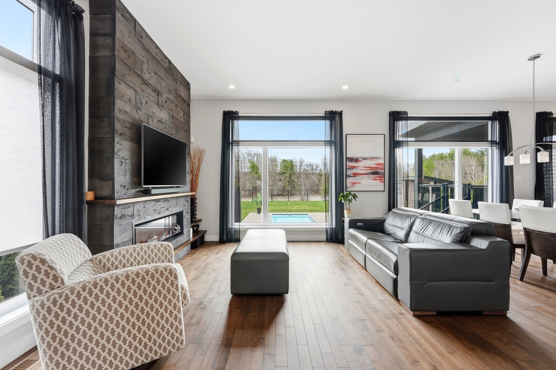 Salon - 123 Av. Du Littoral, Saint-Paul, QC - Indoor Photo Showing Living Room With Fireplace