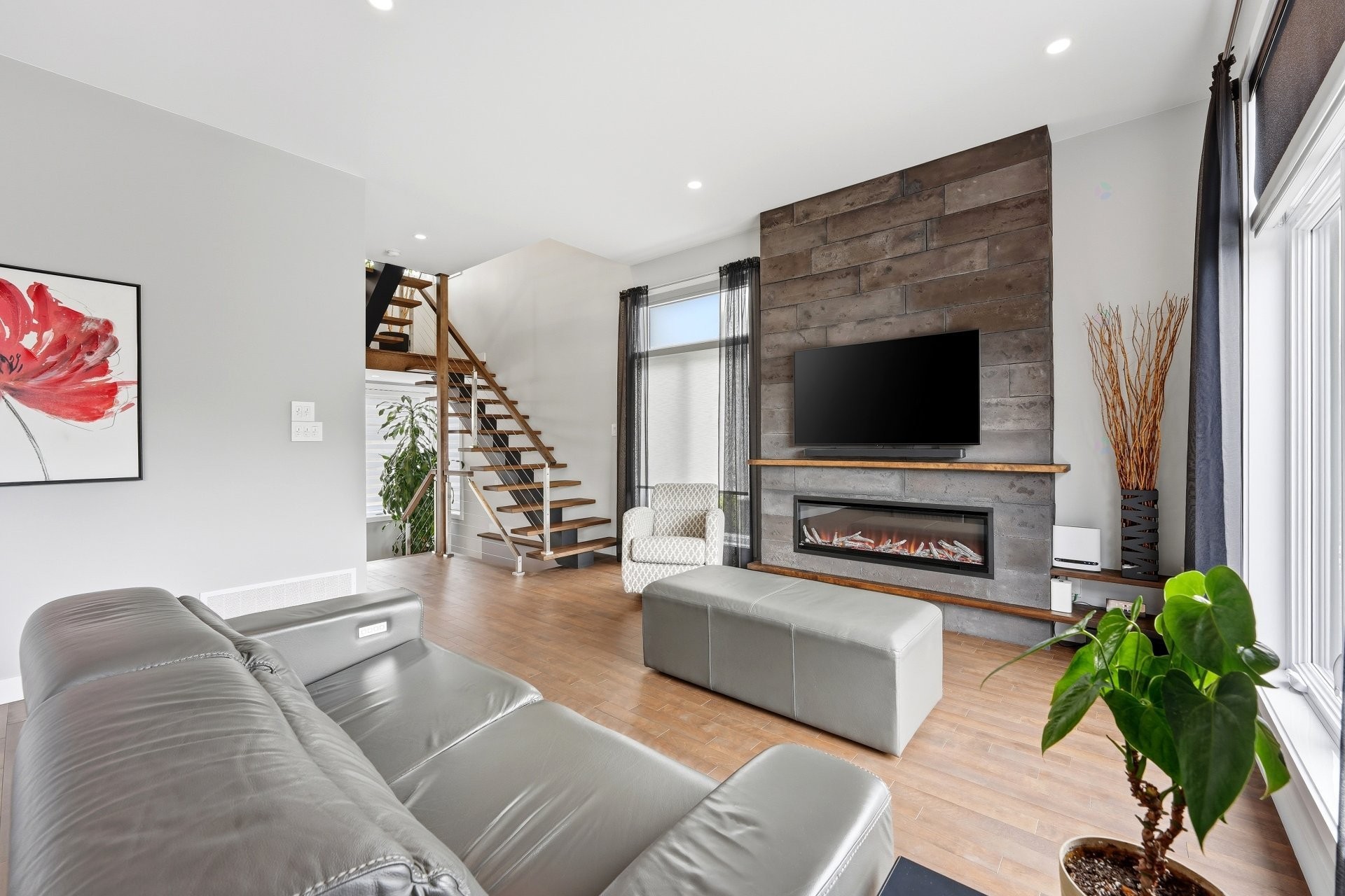 Salon - 123 Av. Du Littoral, Saint-Paul, QC - Indoor Photo Showing Living Room With Fireplace