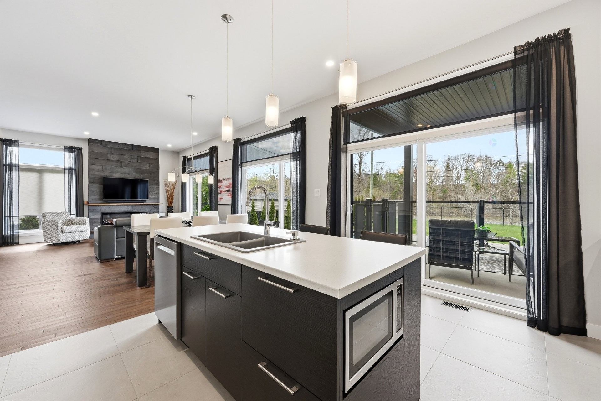 Cuisine - 123 Av. Du Littoral, Saint-Paul, QC - Indoor Photo Showing Kitchen With Double Sink With Upgraded Kitchen