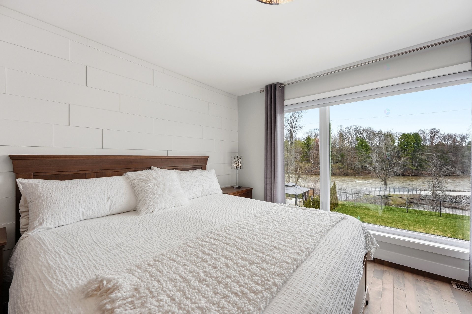 Chambre à coucher principale - 123 Av. Du Littoral, Saint-Paul, QC - Indoor Photo Showing Bedroom