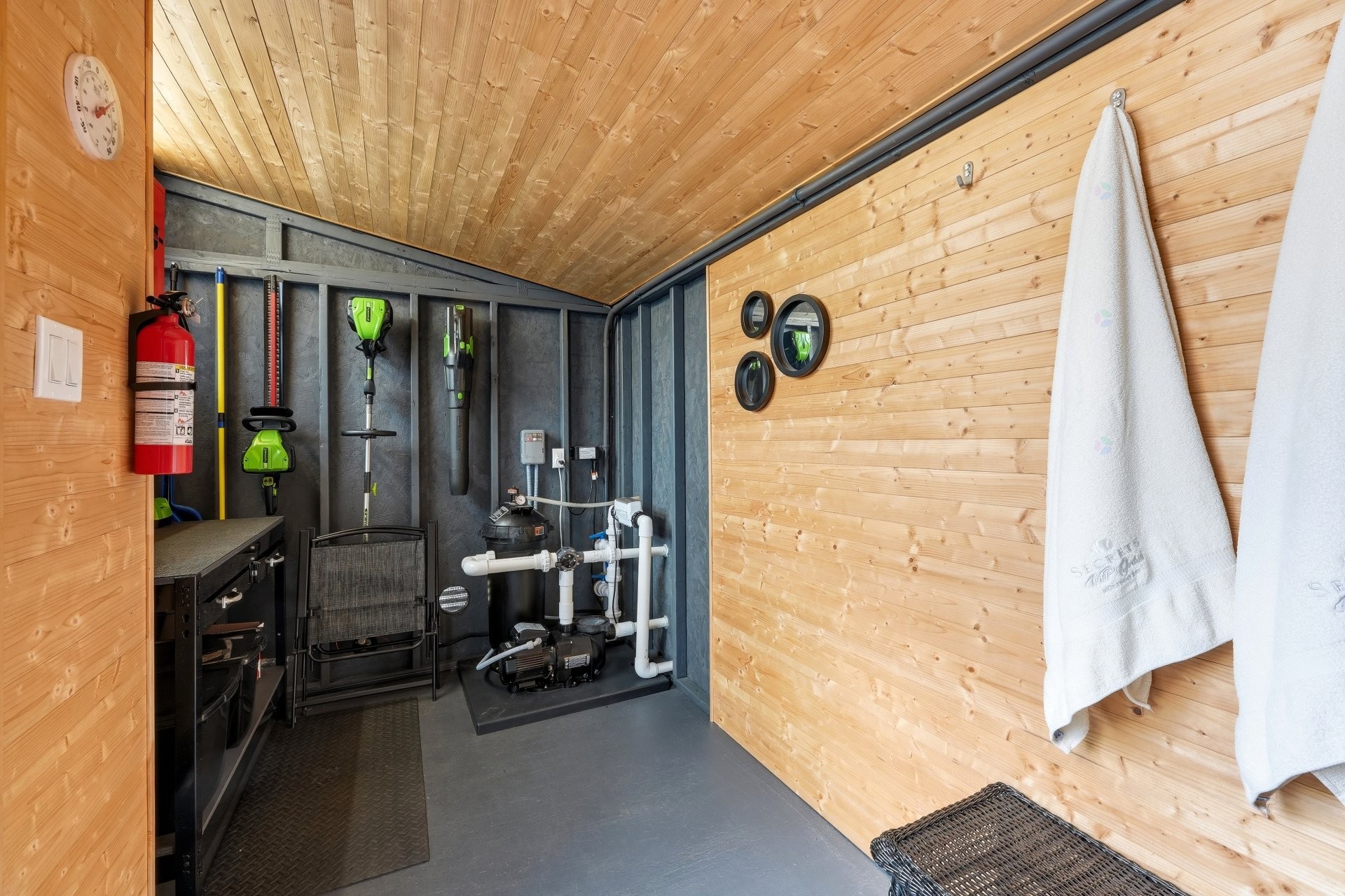 Rangement - 123 Av. Du Littoral, Saint-Paul, QC - Outdoor With Exterior