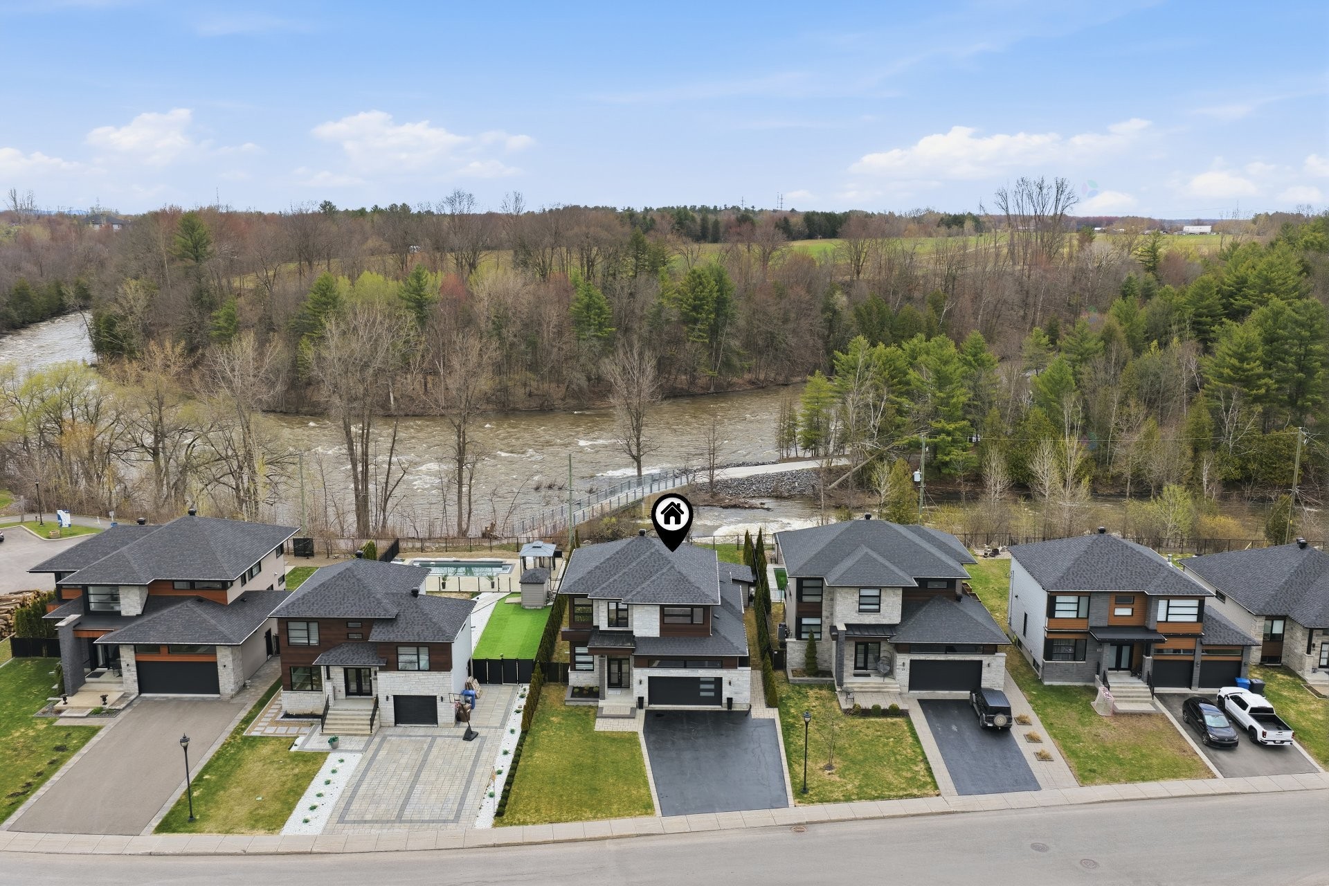 Photo aérienne - 123 Av. Du Littoral, Saint-Paul, QC - Outdoor With Facade With View