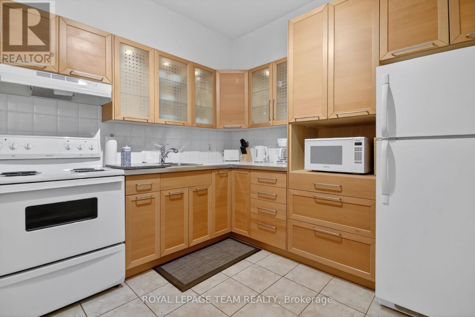 Move-in and enjoy! - 64 Delaware Avenue, Ottawa, ON