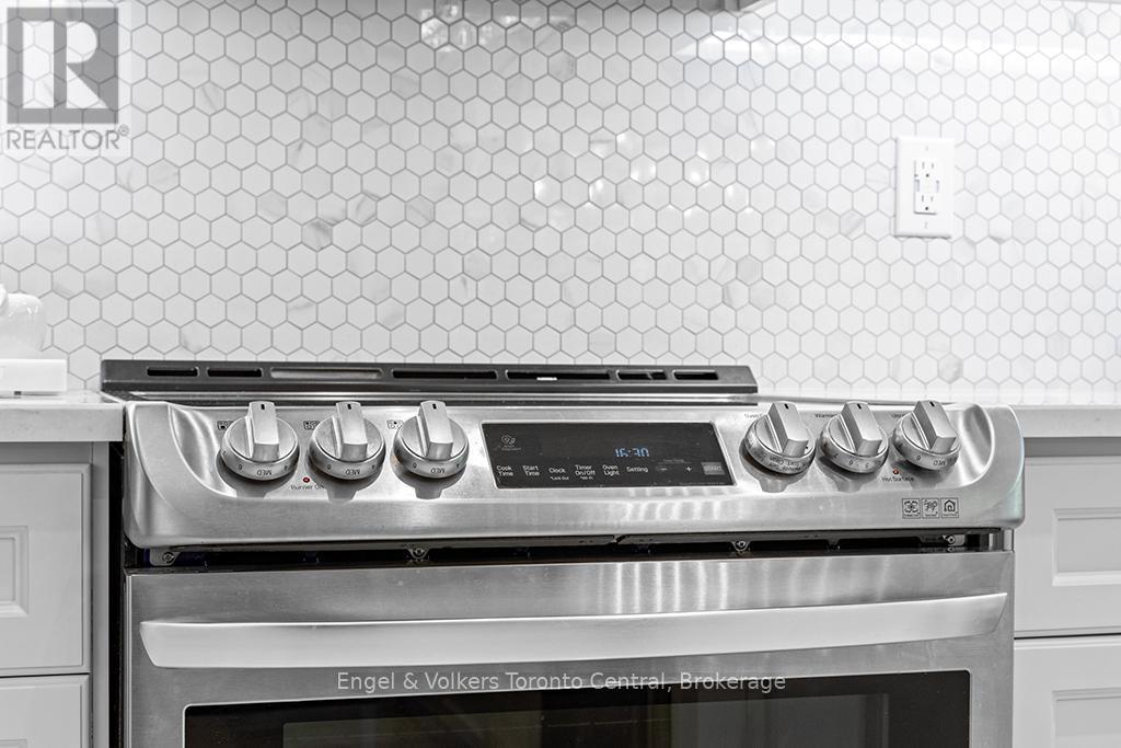 42 Silver Crescent, Collingwood, ON - Indoor Photo Showing Kitchen