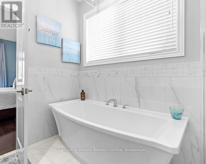 42 Silver Crescent, Collingwood, ON - Indoor Photo Showing Bathroom