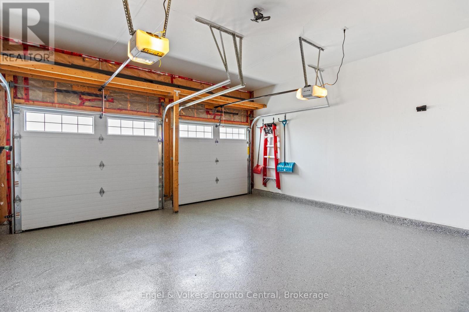 42 Silver Crescent, Collingwood, ON - Indoor Photo Showing Garage