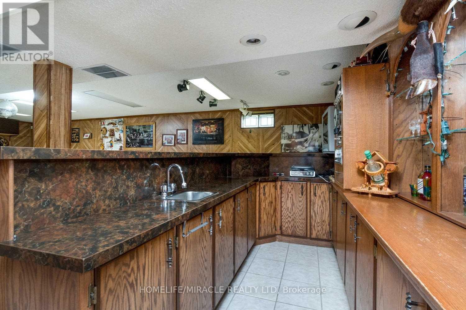 850 Chippenham Drive, Mississauga, ON