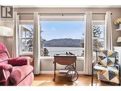 Lake and mountain views! -