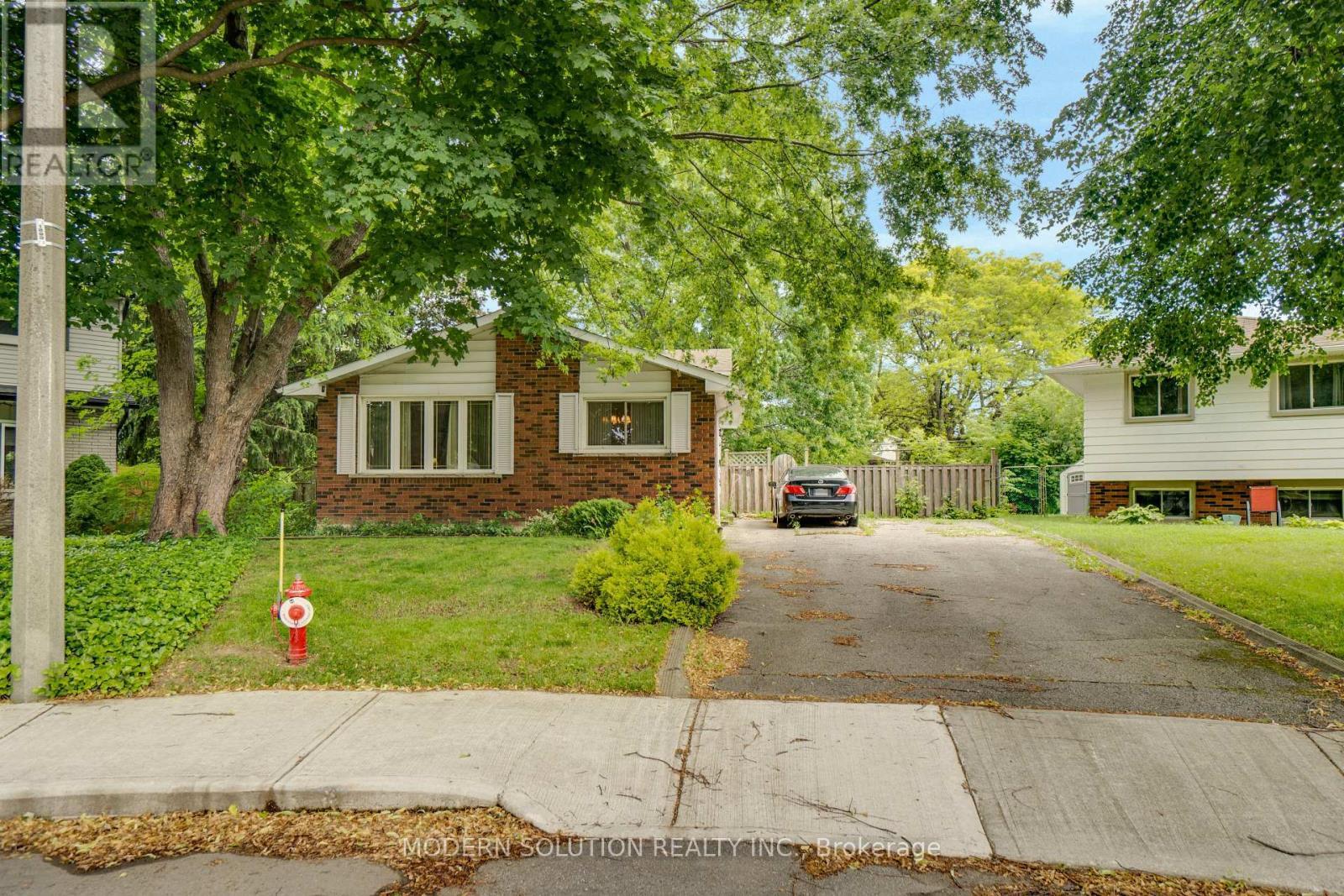 108 Fassett Court, Hamilton, ON - Outdoor