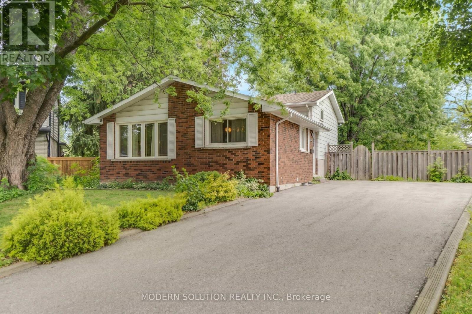 108 Fassett Court, Hamilton, ON - Outdoor