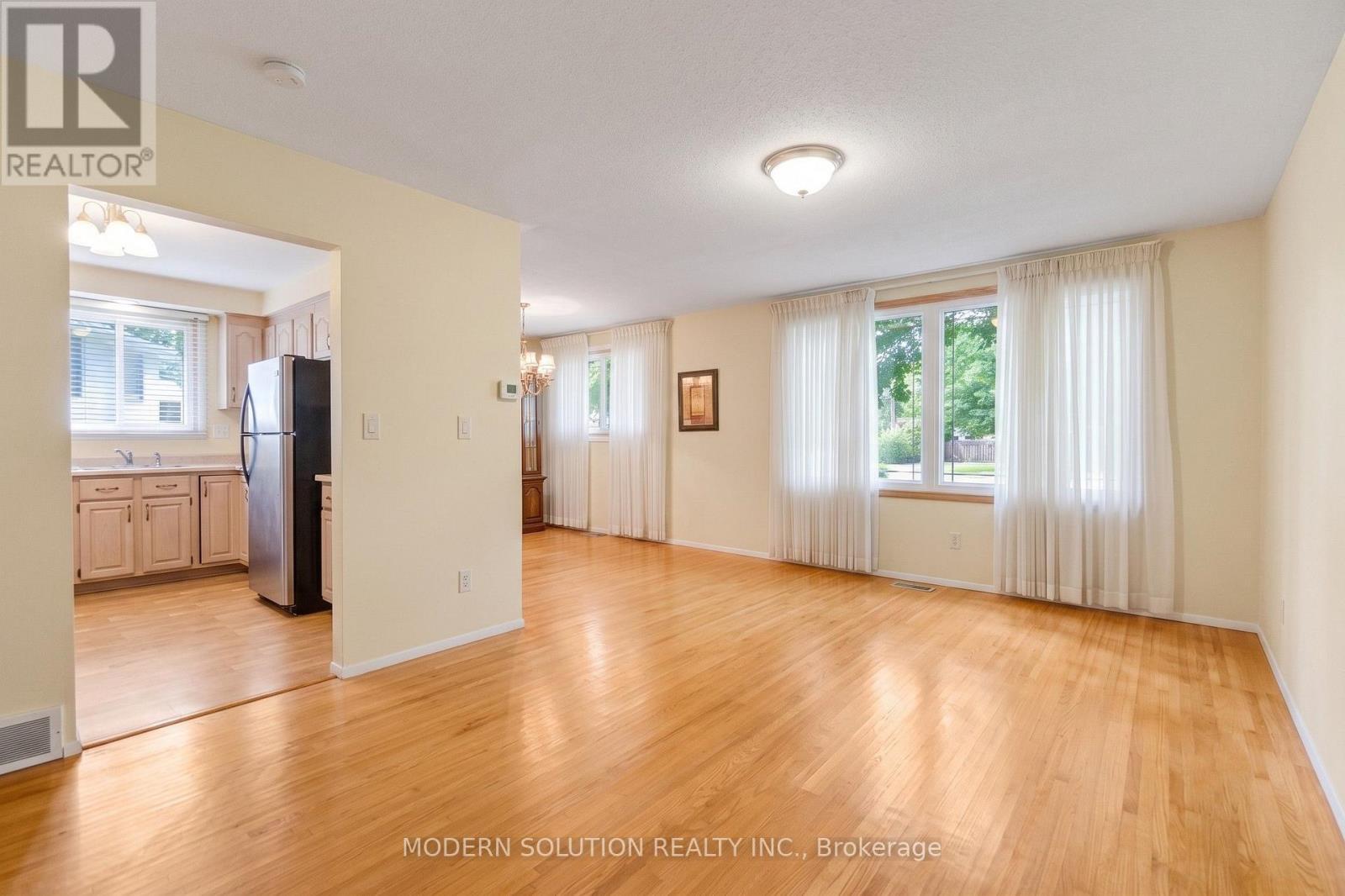 108 Fassett Court, Hamilton, ON - Indoor Photo Showing Other Room