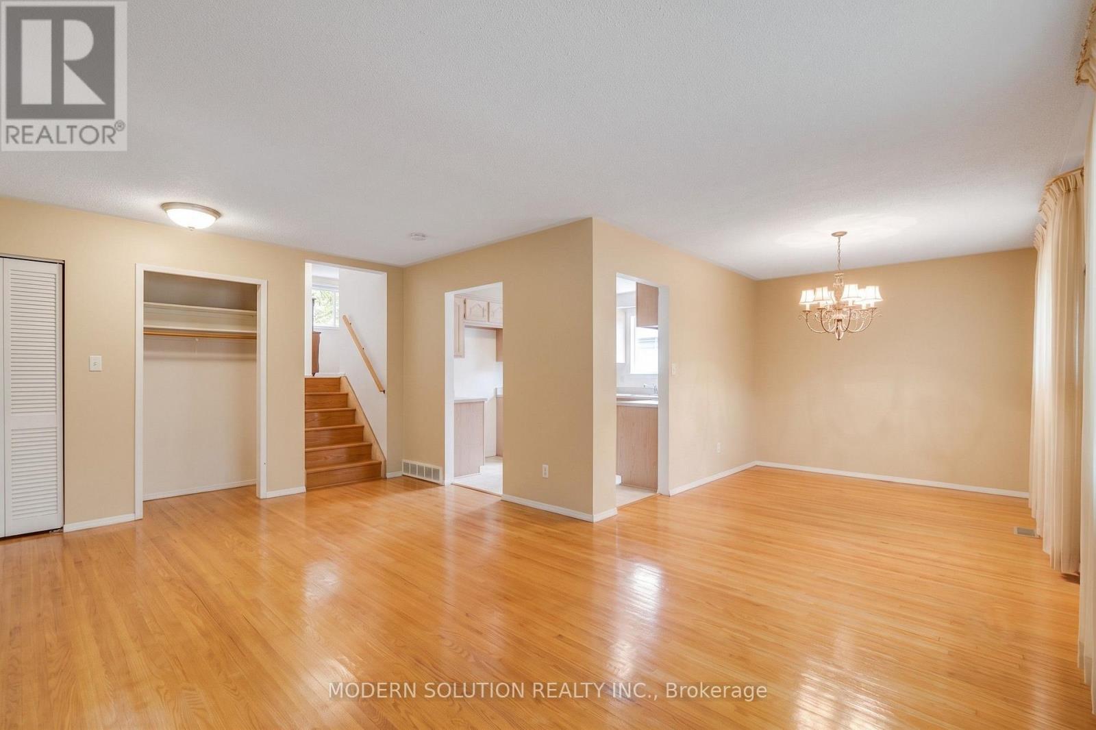 108 Fassett Court, Hamilton, ON - Indoor Photo Showing Other Room