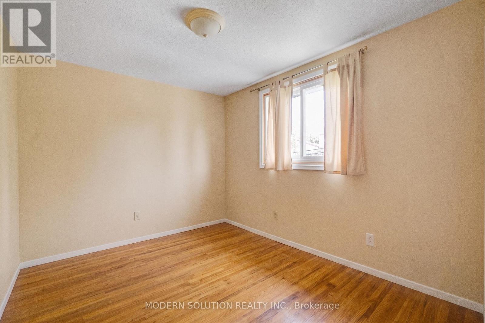 108 Fassett Court, Hamilton, ON - Indoor Photo Showing Other Room