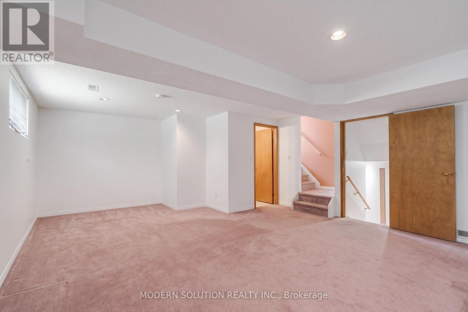 108 Fassett Court, Hamilton, ON - Indoor Photo Showing Other Room