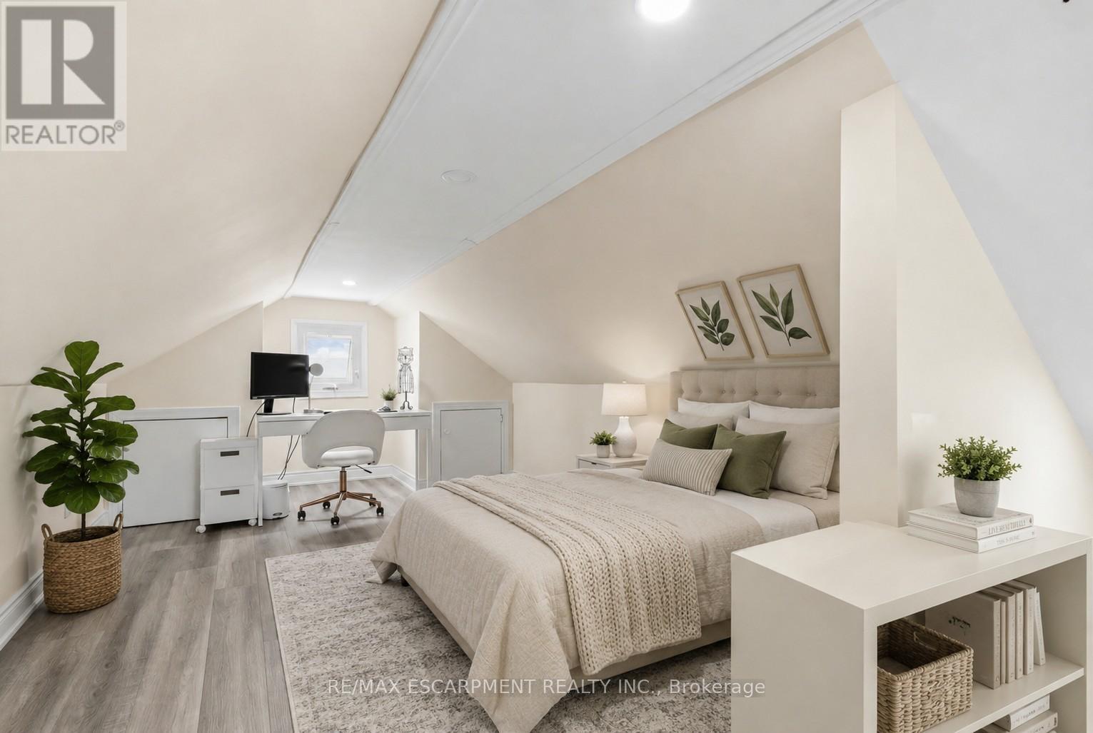 Virtually Staged - 141 Mcanulty Boulevard, Hamilton, ON