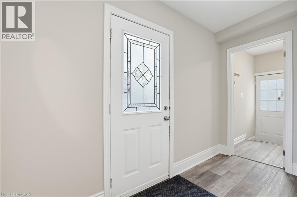 390 Hunter Street W, Hamilton, ON - Indoor Photo Showing Other Room