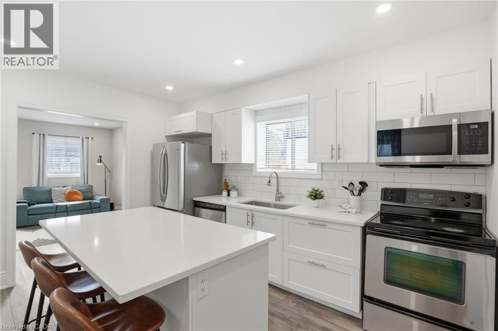 390 Hunter Street W, Hamilton, ON - Indoor Photo Showing Kitchen With Stainless Steel Kitchen With Upgraded Kitchen