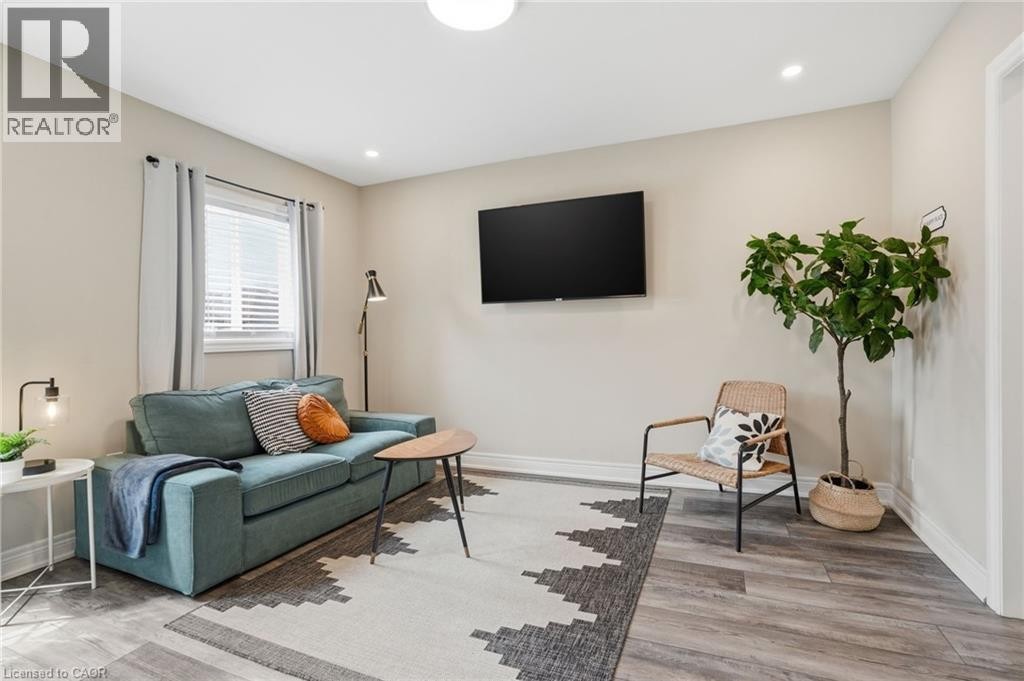 390 Hunter Street W, Hamilton, ON - Indoor