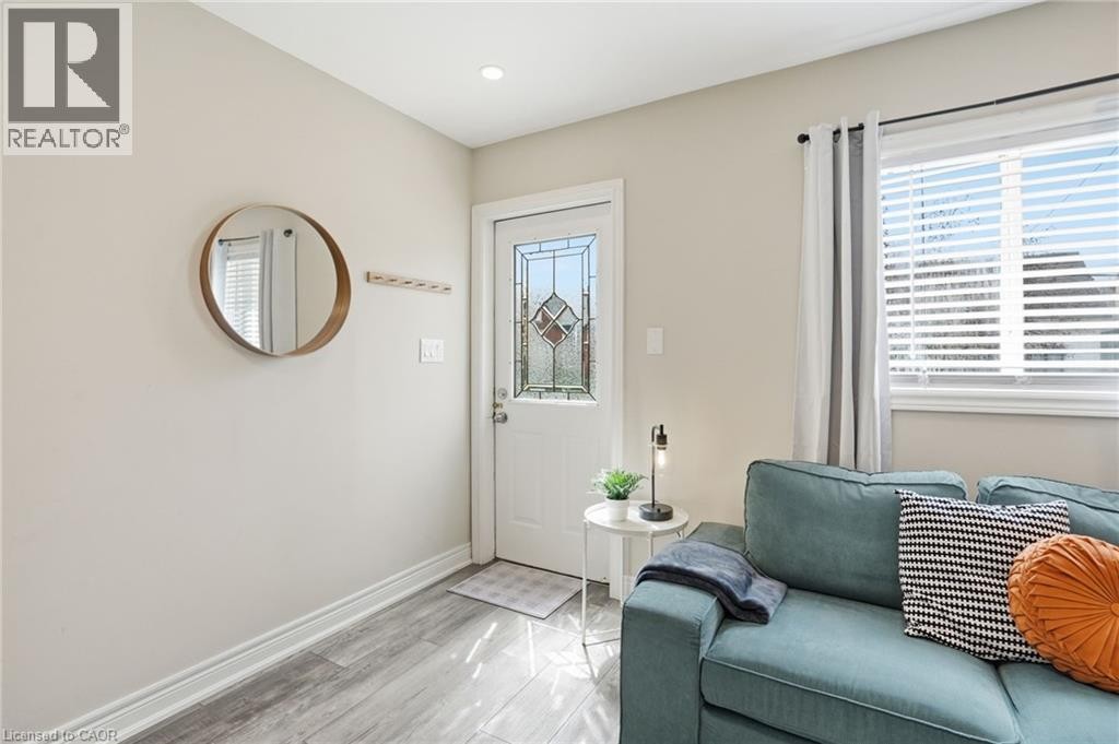 390 Hunter Street W, Hamilton, ON - Indoor