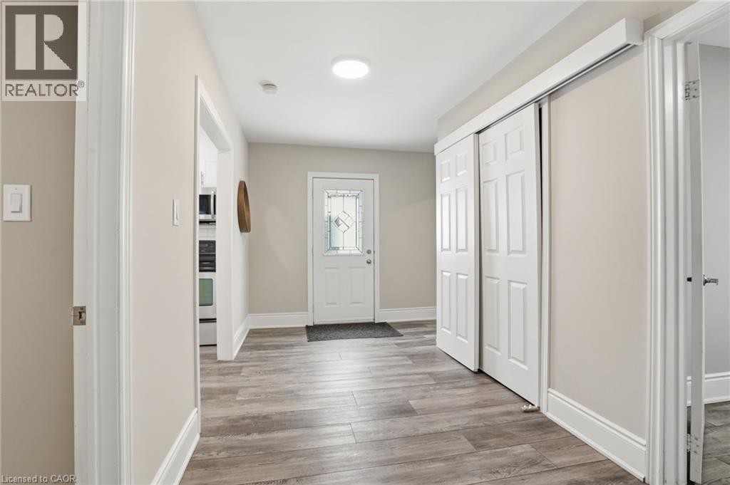 390 Hunter Street W, Hamilton, ON - Indoor Photo Showing Other Room