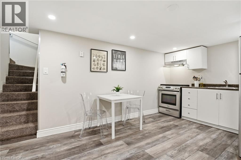390 Hunter Street W, Hamilton, ON - Indoor Photo Showing Other Room