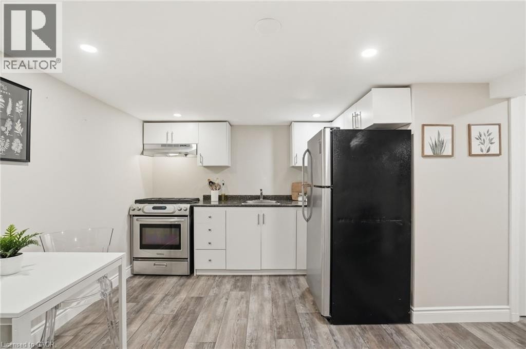 390 Hunter Street W, Hamilton, ON - Indoor Photo Showing Kitchen