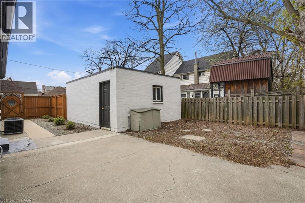 390 Hunter Street W, Hamilton, ON - Outdoor