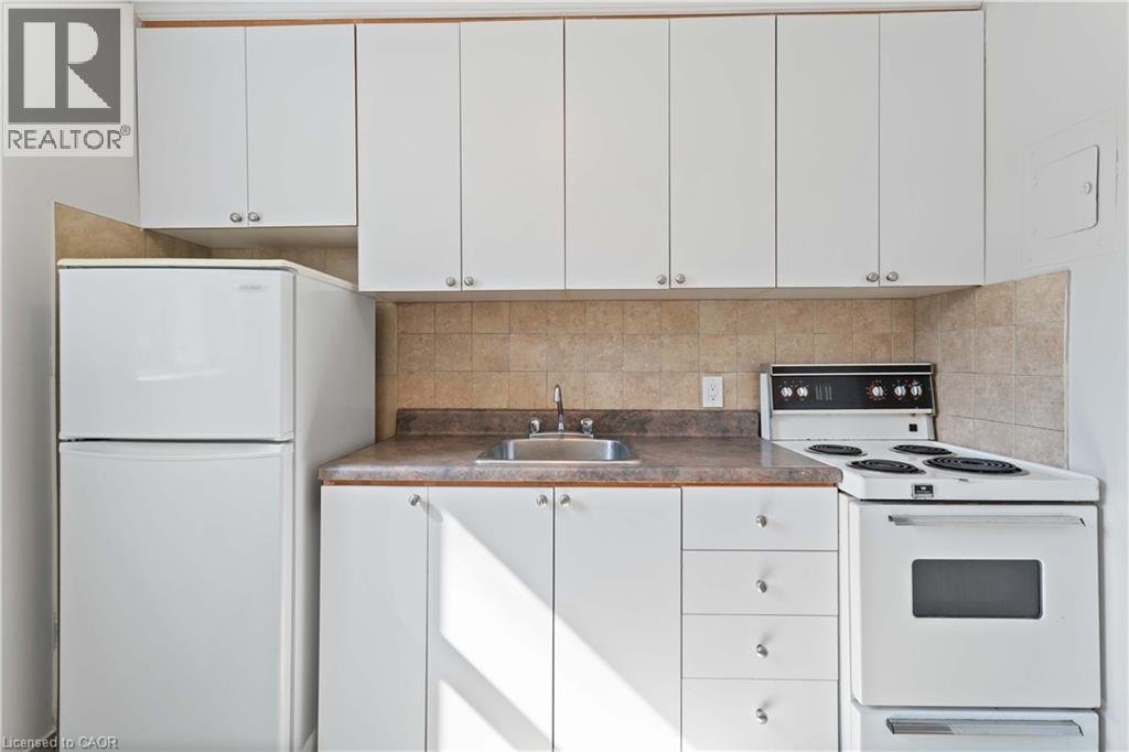 2189 King Street E Unit# 4, Hamilton, ON - Indoor Photo Showing Kitchen