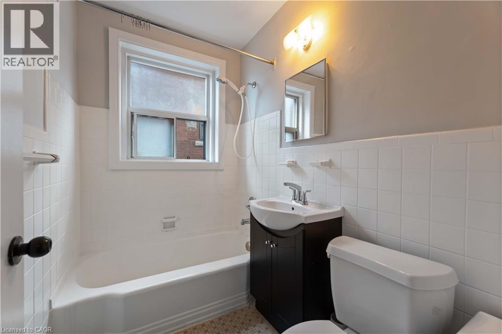 2189 King Street E Unit# 4, Hamilton, ON - Indoor Photo Showing Bathroom