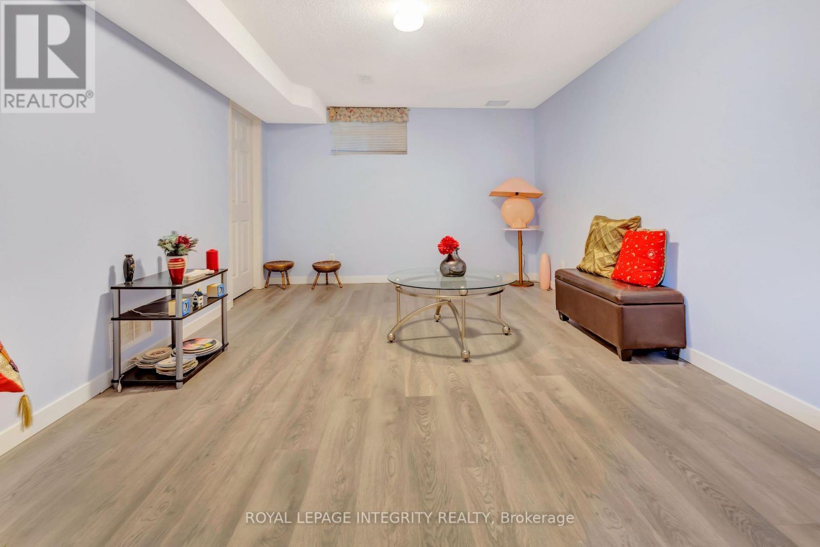 7 Westpointe Crescent, Ottawa, ON