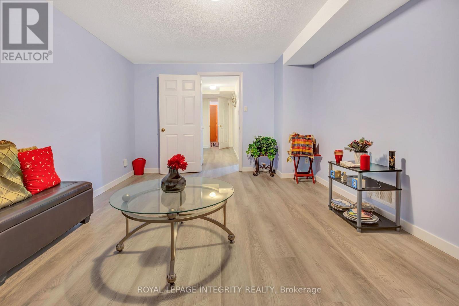 7 Westpointe Crescent, Ottawa, ON