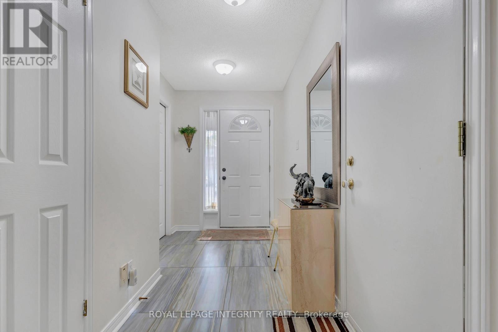 7 Westpointe Crescent, Ottawa, ON