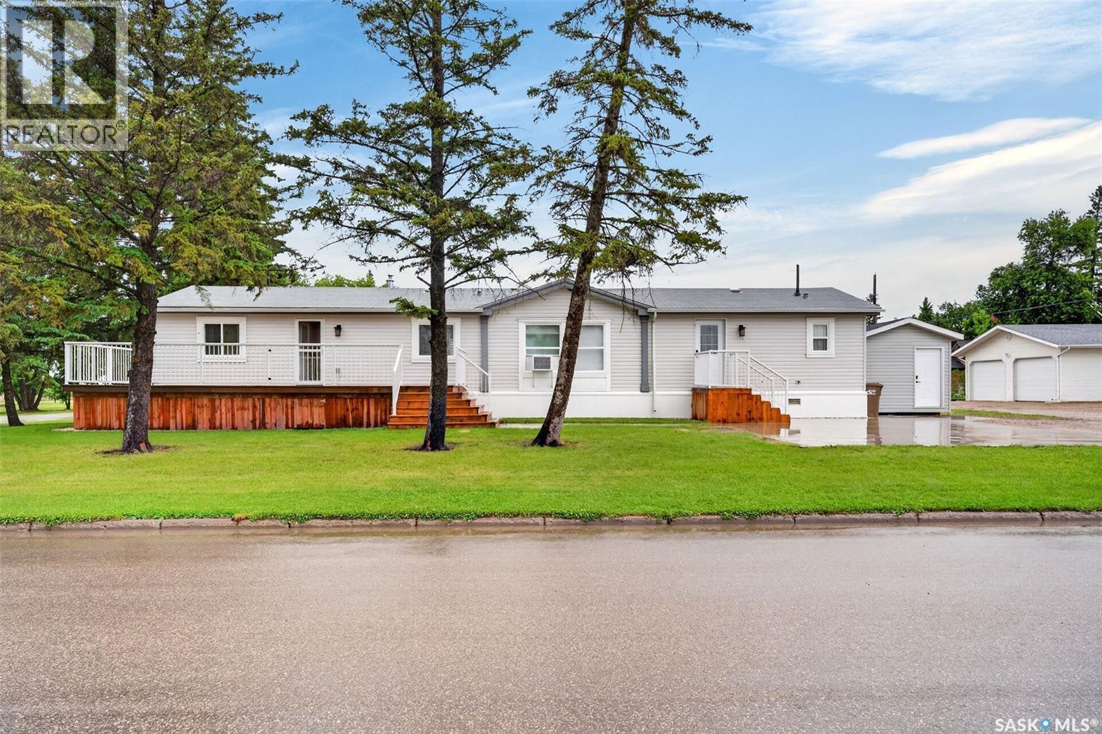 119 Railway Avenue, Kinistino, SK