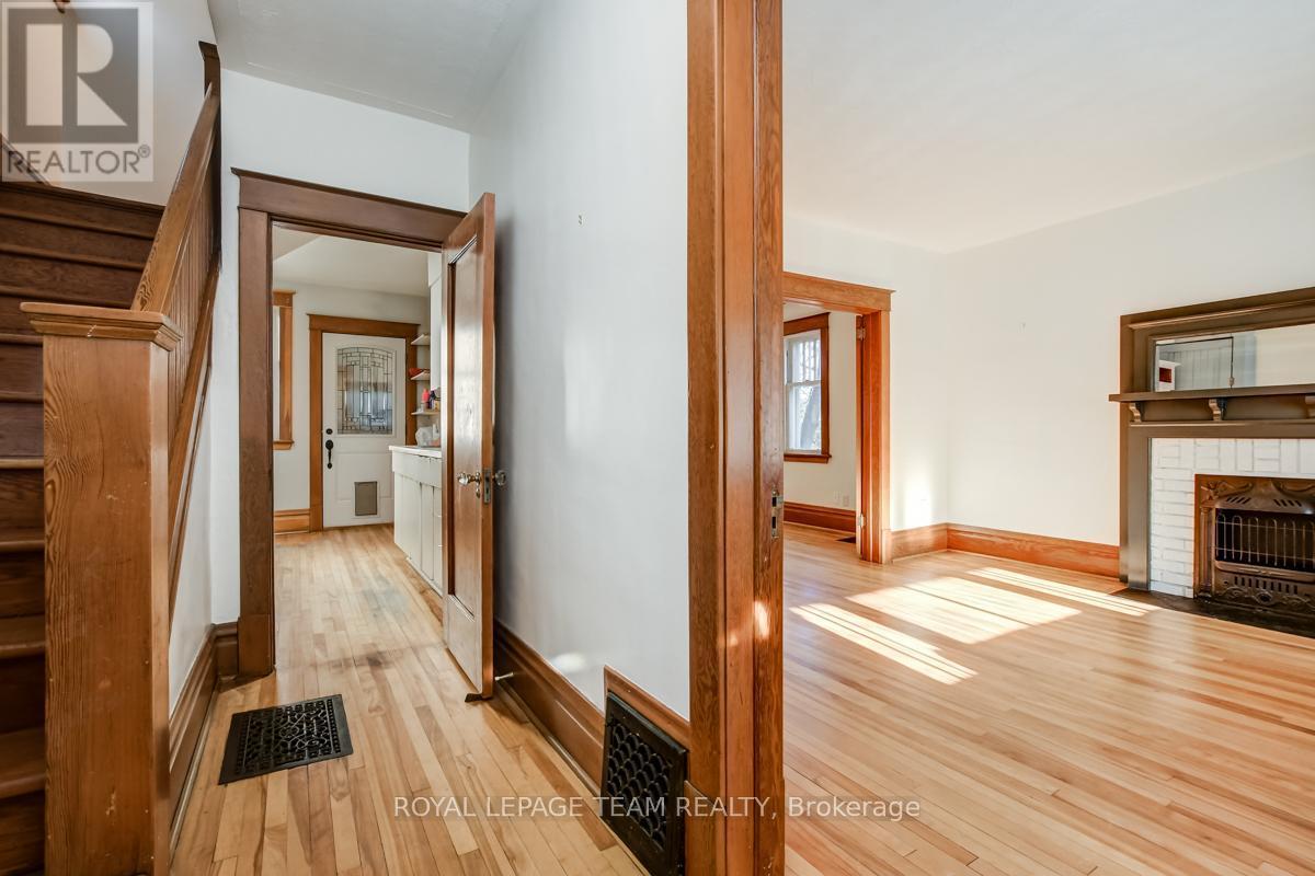 995 Gladstone Avenue, Ottawa, ON