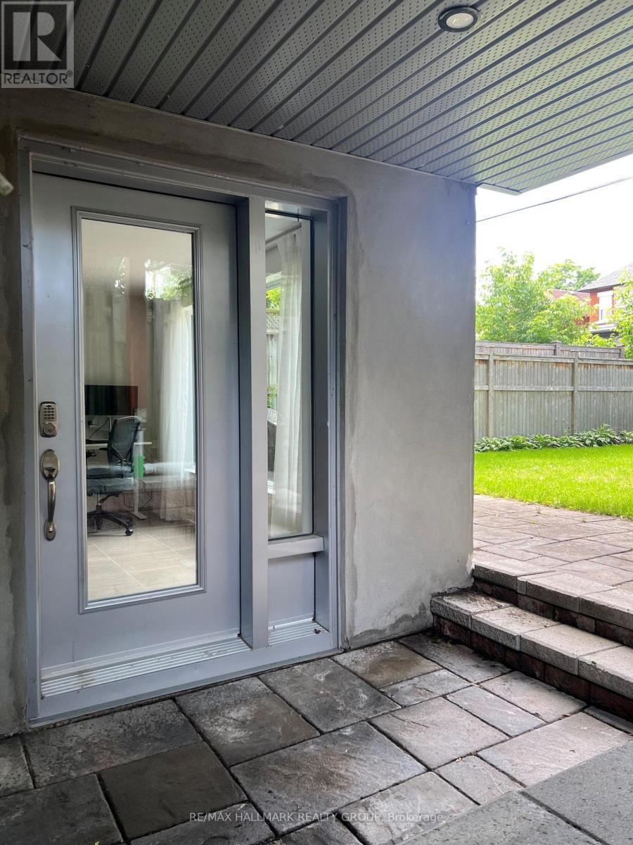 Separate entry to the lower level in-law suite. - 92 Grange Avenue, Ottawa, ON