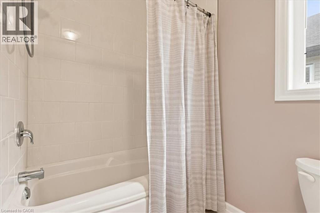 921 Eden Oak Court, Kitchener, ON - Indoor Photo Showing Bathroom