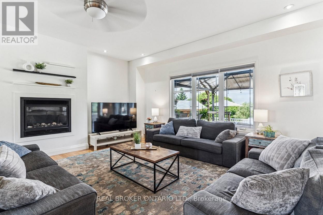 27 Bagshaw Crescent, Uxbridge, ON