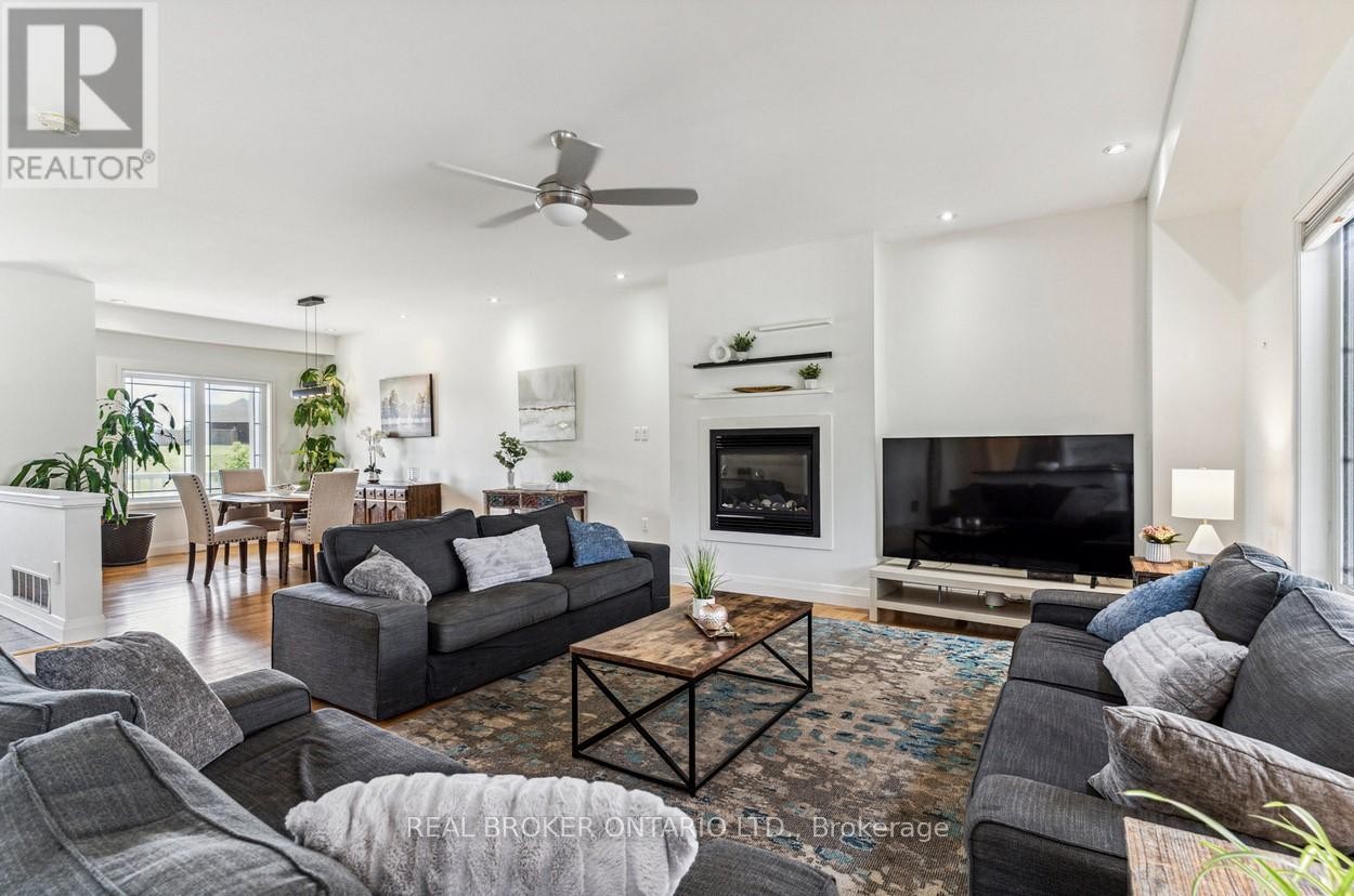27 Bagshaw Crescent, Uxbridge, ON