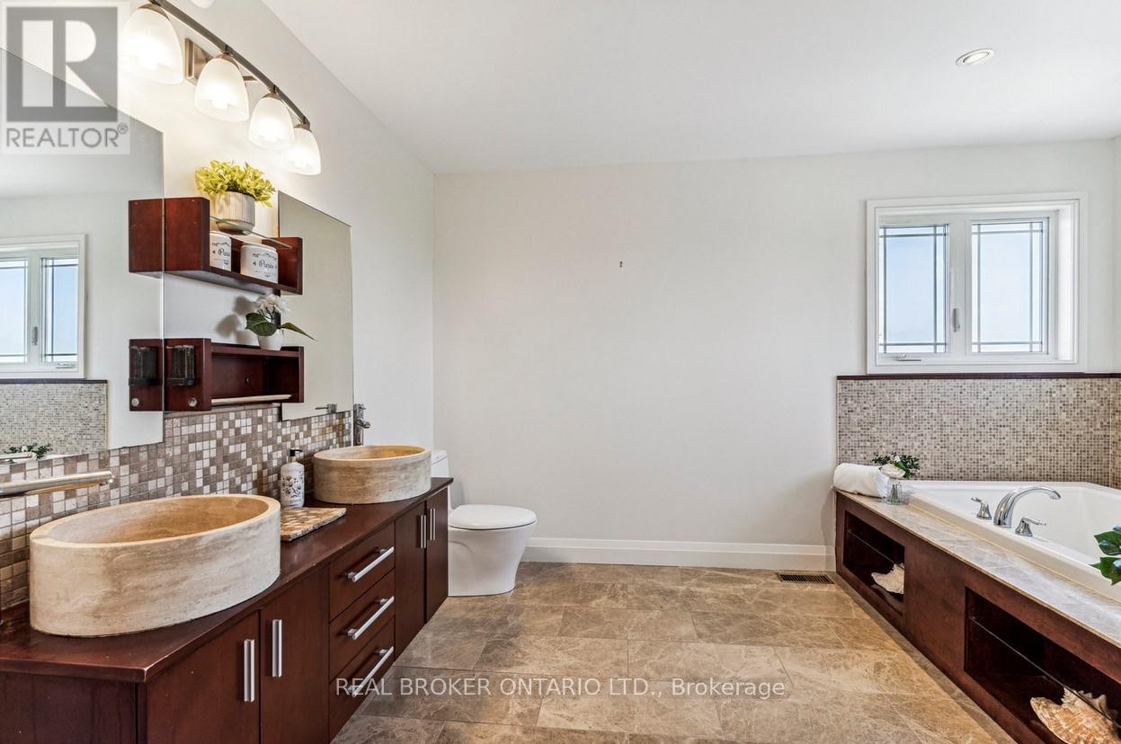 27 Bagshaw Crescent, Uxbridge, ON
