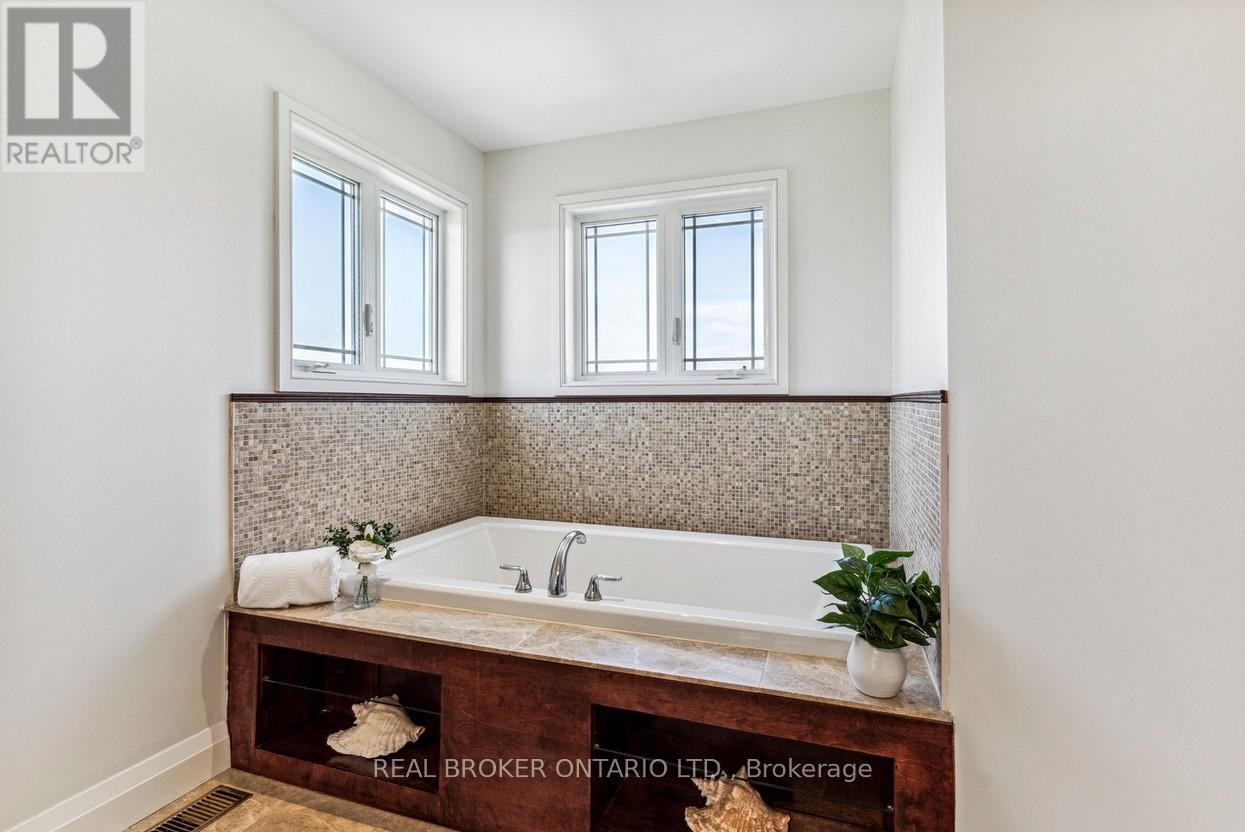 27 Bagshaw Crescent, Uxbridge, ON