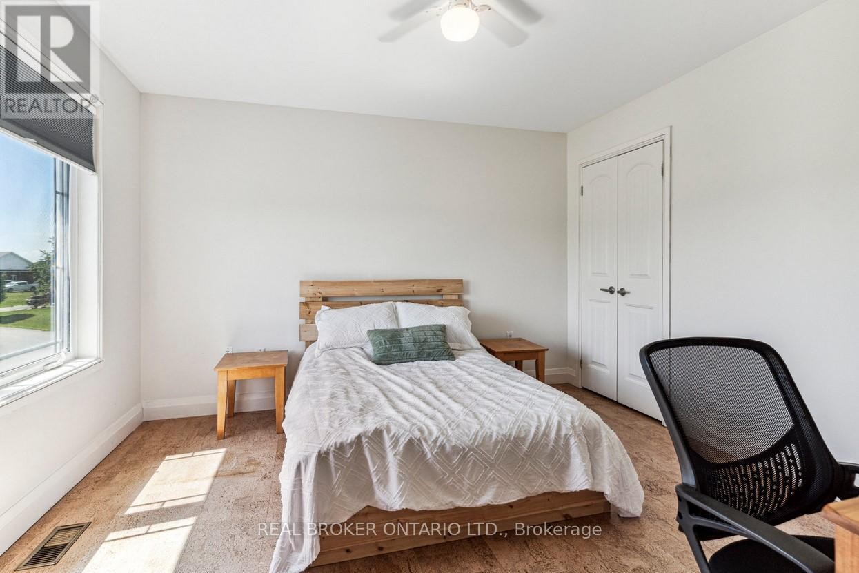27 Bagshaw Crescent, Uxbridge, ON