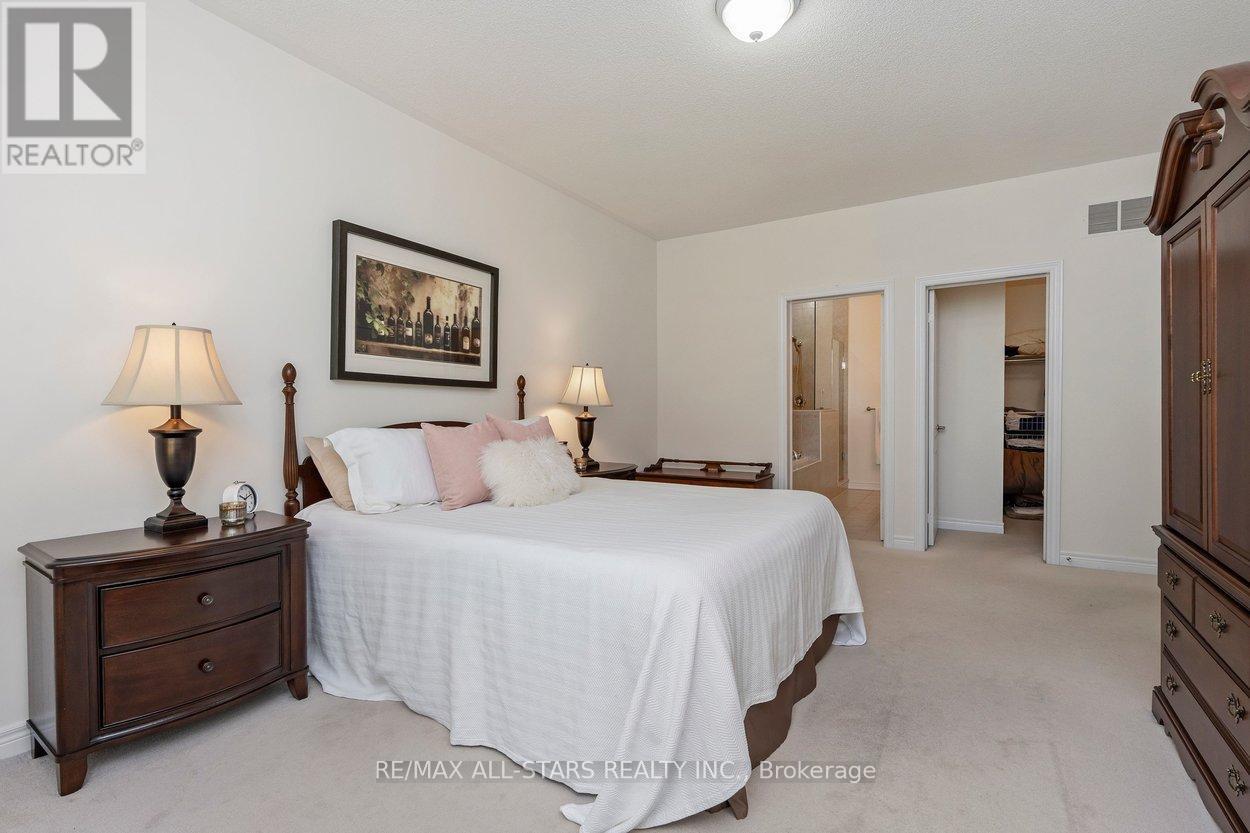 Main floor primary br w ensuite bathroom - 52 Oasis Way, Markham, ON