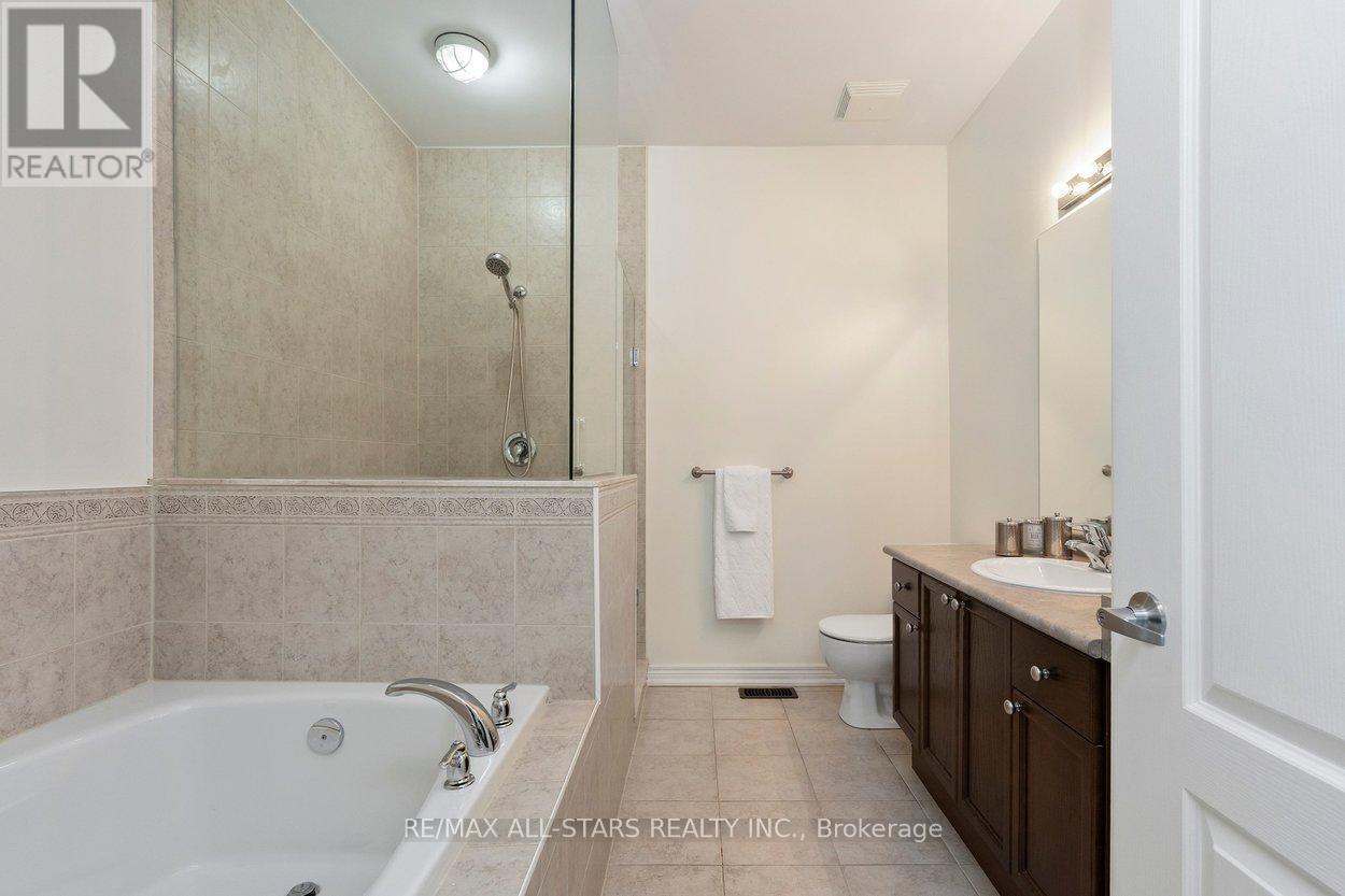Primary bedroom ensuite w walk in shower & tub - 52 Oasis Way, Markham, ON