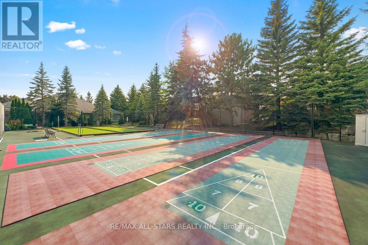 Bocce, Shuffleboard, pickleball & tennis courts - 52 Oasis Way, Markham, ON